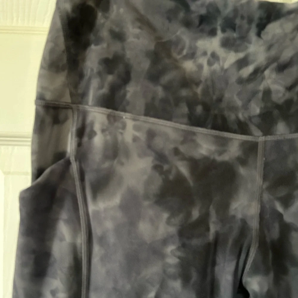 Lululemon Athletica Black Tie Dye Leggings - Picture 2 of 5